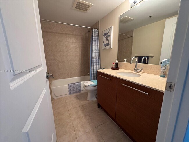 Building Photo - 2641 N Flamingo Rd