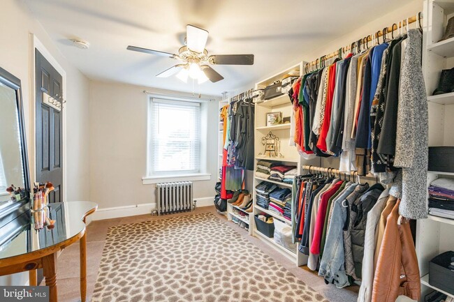 Building Photo - 225 W 6th Ave