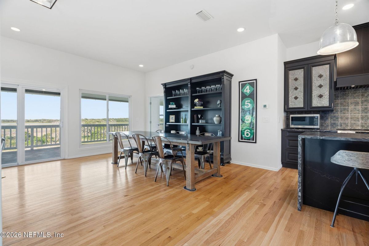Building Photo - 149 Beachside Dr