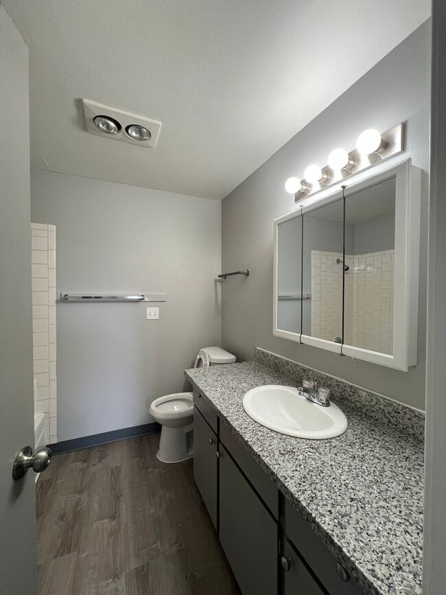 Interior Photo - Lincoln Court