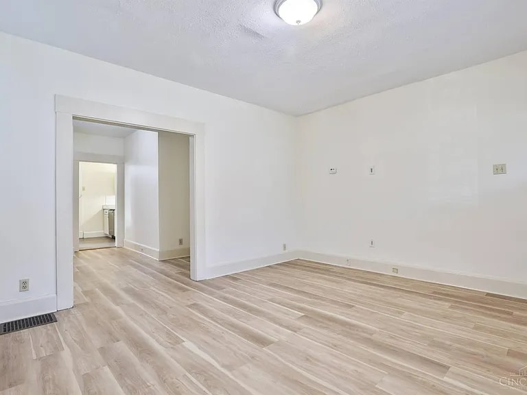 Building Photo - 2911 Robertson Ave