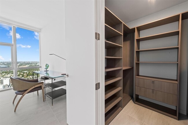 Building Photo - 851 NE 1st Ave