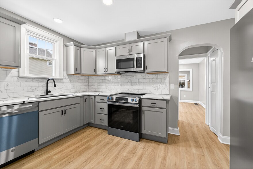 Building Photo - 1234 S Champion Ave