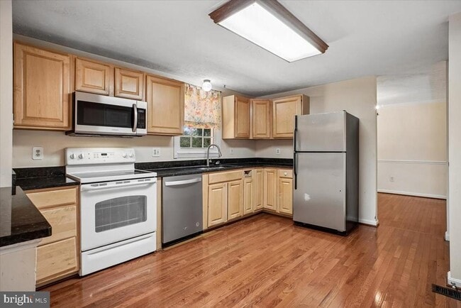 Building Photo - 9404 Mirror Pond Dr
