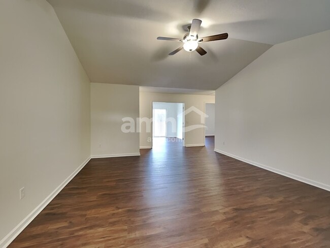 Building Photo - 200 Kingscreek Dr