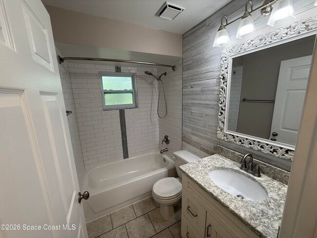 Building Photo - 563 Summers Creek Dr