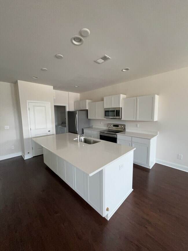 Building Photo - 7787 Montview Rd