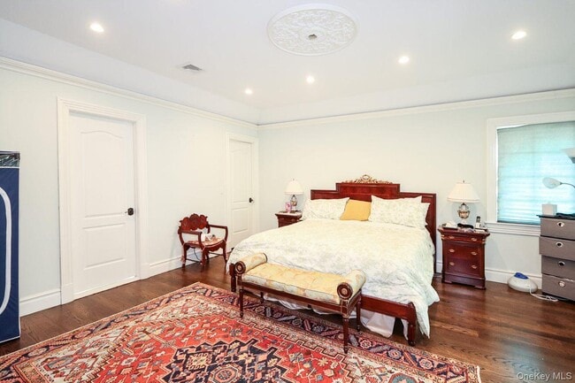 Building Photo - 10 Woodbourne Rd
