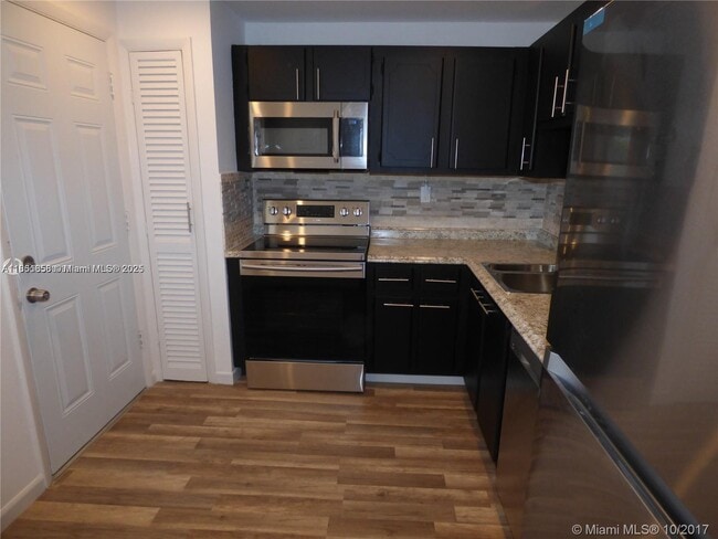 Primary Photo - 1601 NE 191st St