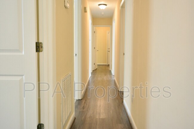 Building Photo - 2408 Francis St