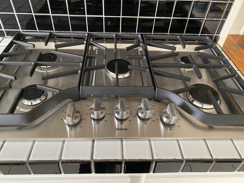 Building Photo - 5828 E Parkcrest St