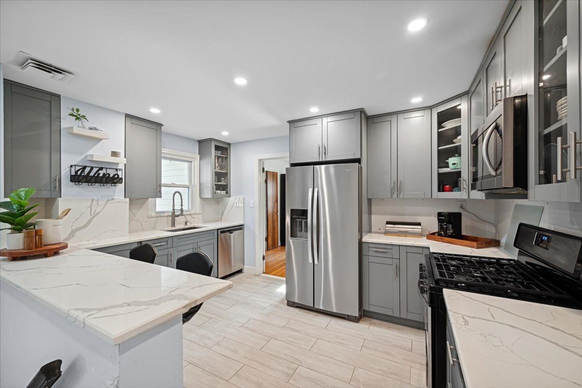 Building Photo - 16 Hickory Rd