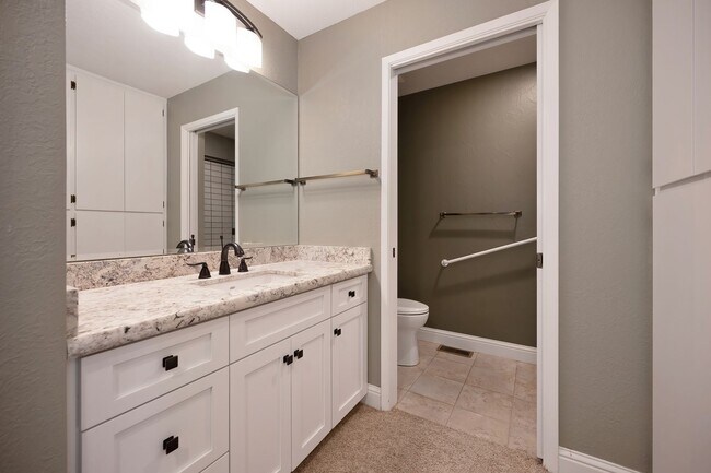 Building Photo - South Auburn Gem! Stylish 2BR Townhome in Quiet, Neighborhood