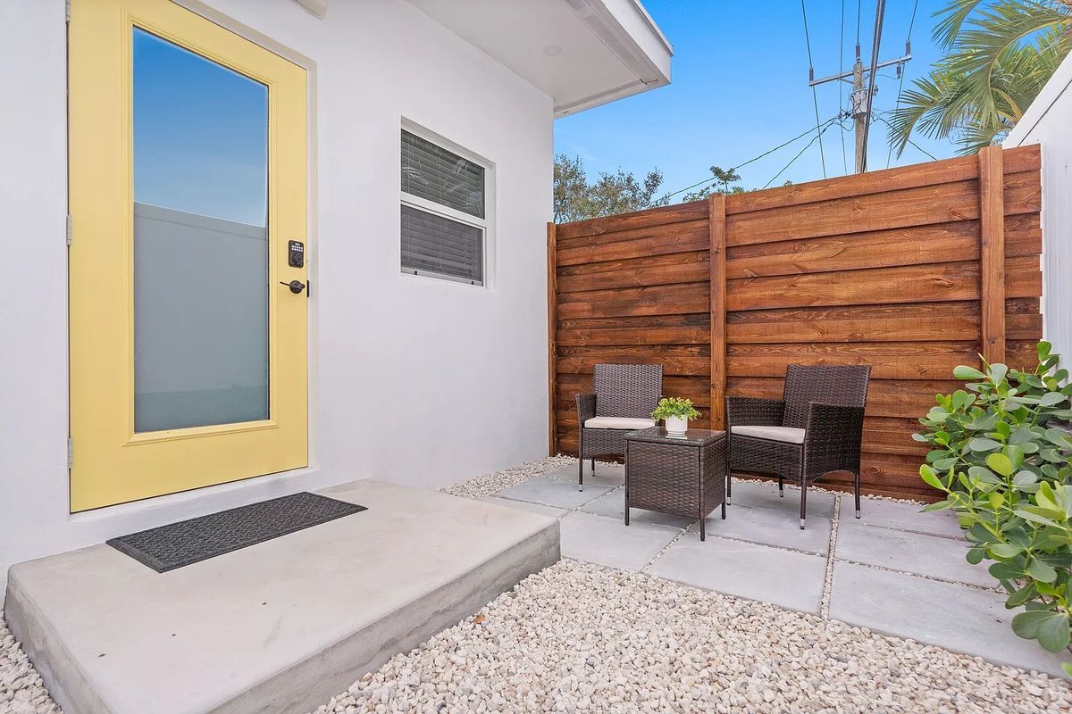 Building Photo - 6726 SW 19th St