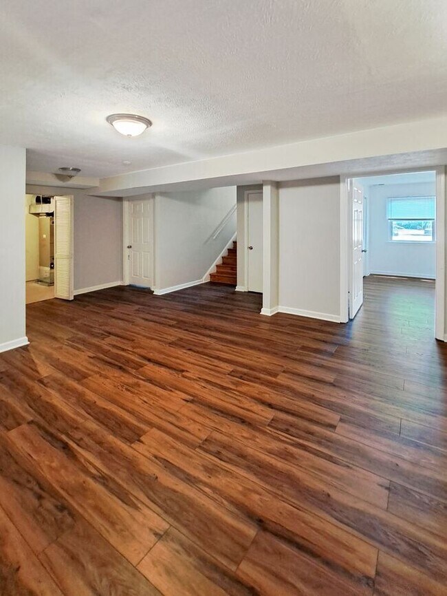 Building Photo - Coming Soon! Attractive Mid Century Modern...