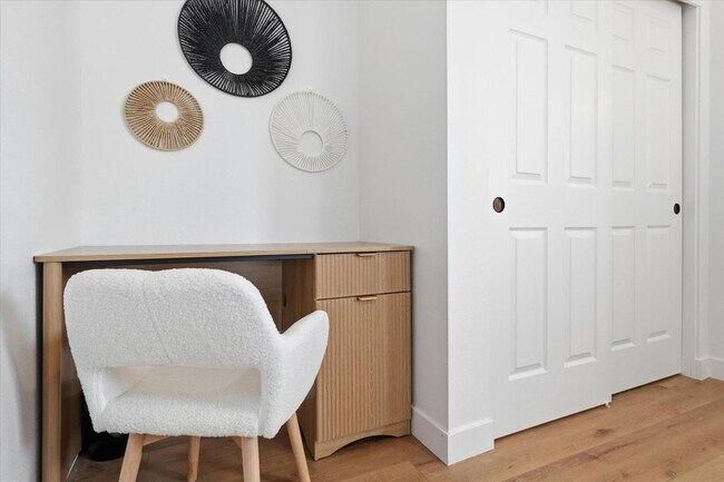 Building Photo - 1548 N Upland Cir