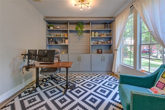 Building Photo - 6206 Clear Canyon Dr