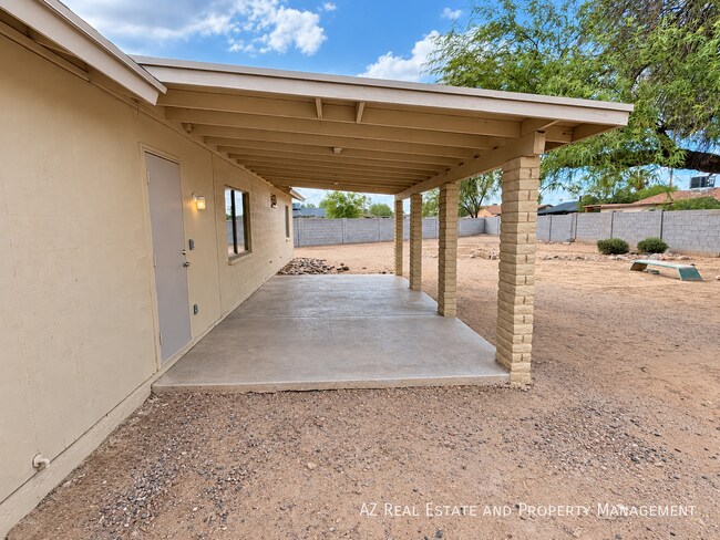 Building Photo - 4528 W Palm Ln