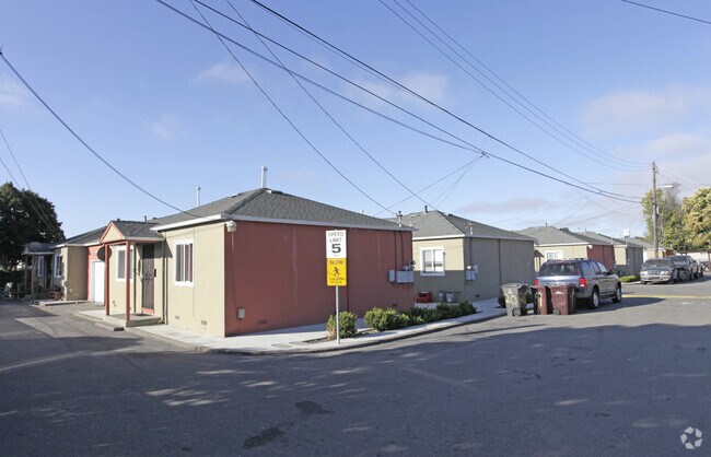 Primary Photo - 22811-22815 Grand St
