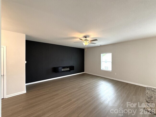 Building Photo - 6225 Lowe Ln