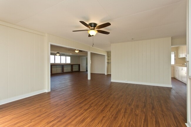 Building Photo - 4 BD 2 BA w/ Large Driveway & Yard