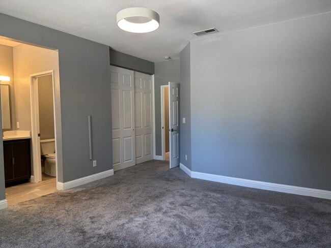 Building Photo - Clean Updated 3 Bedroom 2 Bathroom 1527 Sq...