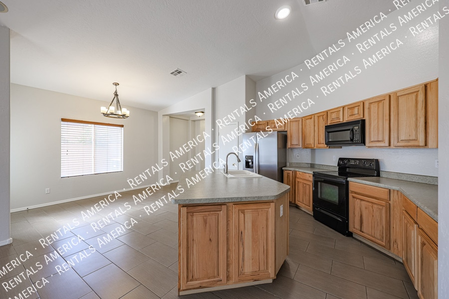 Building Photo - 15029 W Wethersfield Rd