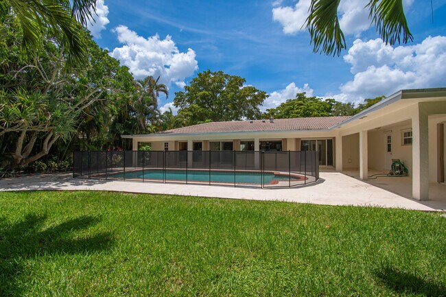 Building Photo - 6749 S Grande Dr