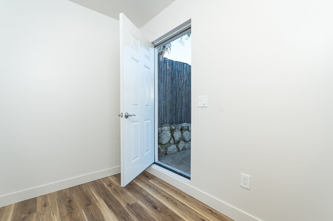 Building Photo - 3251 Vickers Dr