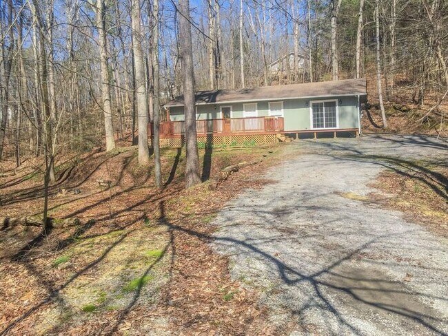Building Photo - 620 Pine Oaks Dr