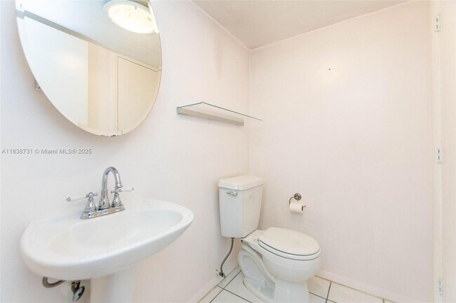 Building Photo - 3862 NE 171 St