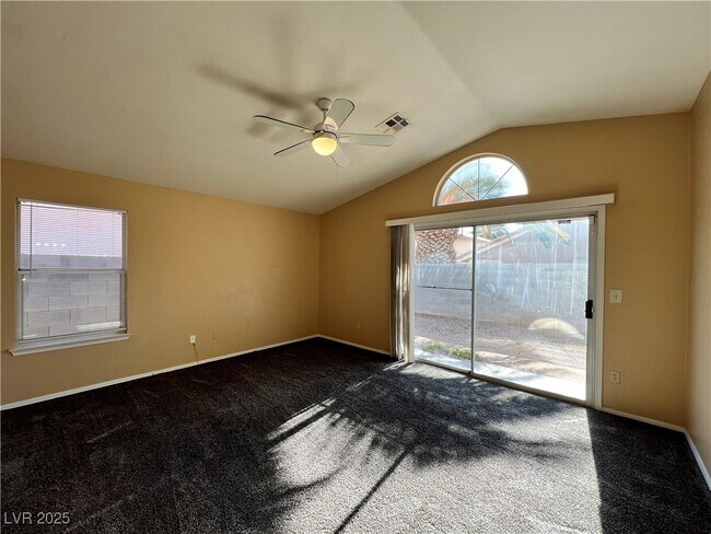 Building Photo - 1605 Los Alamos Dr