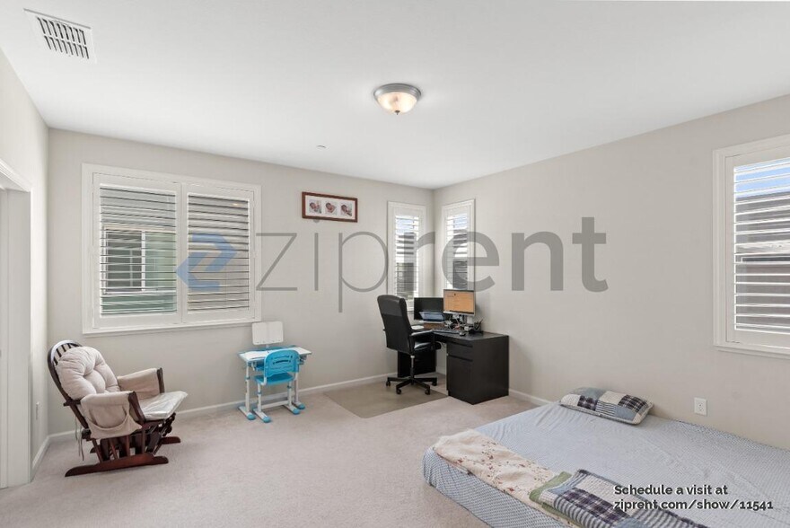 Building Photo - Unit