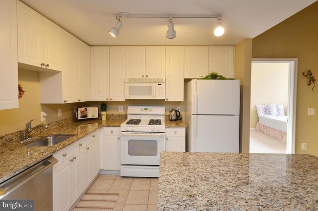 Kitchen - 9486 Virginia Center Blvd