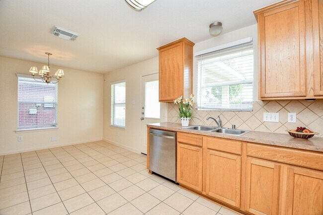 Building Photo - 1905 Creek Run Dr