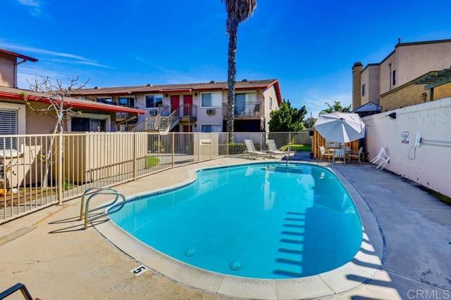 Building Photo - 1025 Estes St