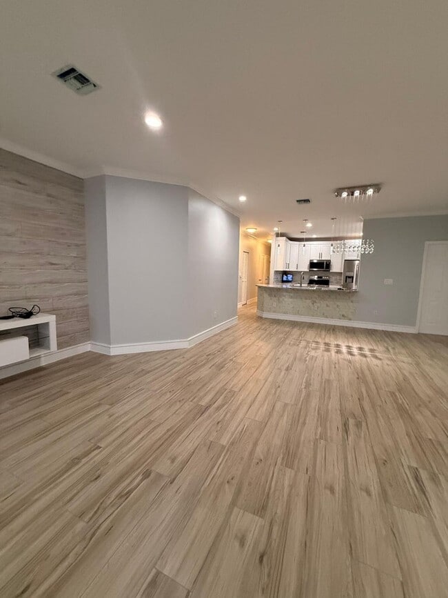 Building Photo - 1310 SW 48th Terrace