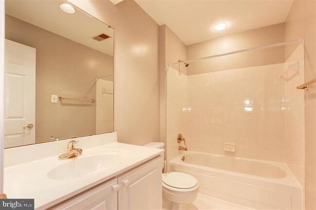 Building Photo - 14213 Floral Park Dr