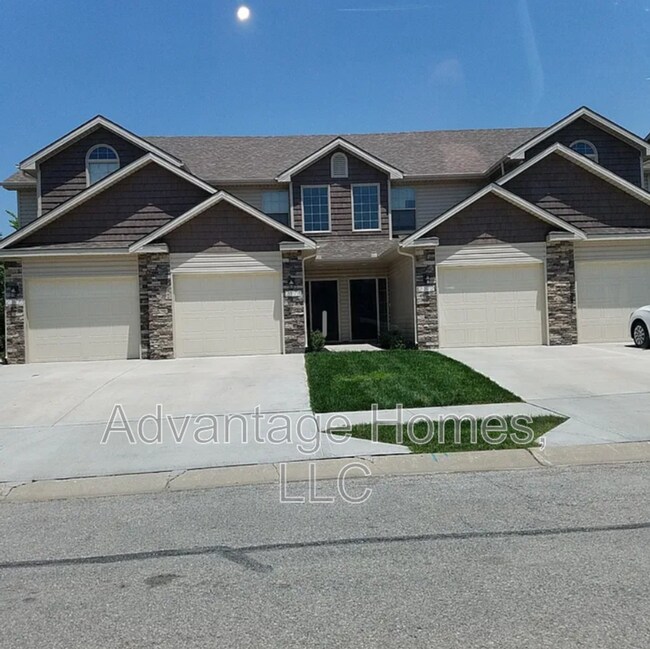 Building Photo - 2176 SW Timbertrace Ln