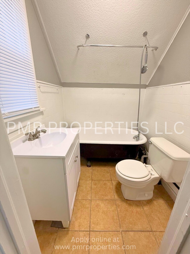 Building Photo - 2856 Bristol St