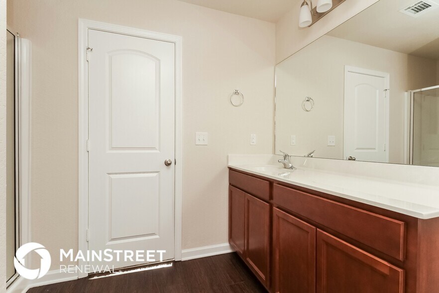 Building Photo - 2614 Stinger Dr