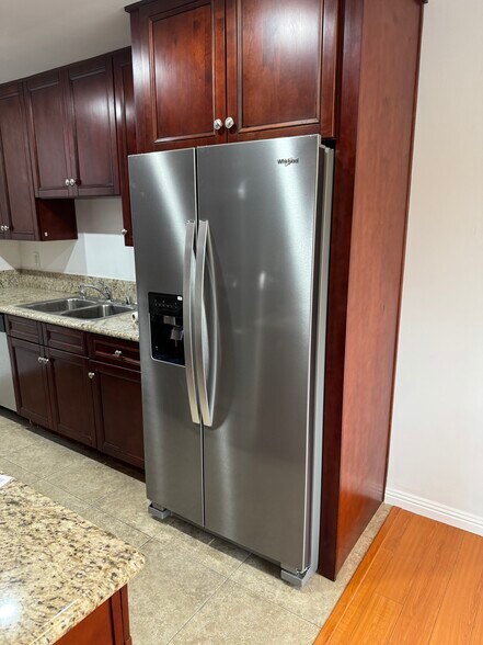 Building Photo - 5708 Woodman Ave