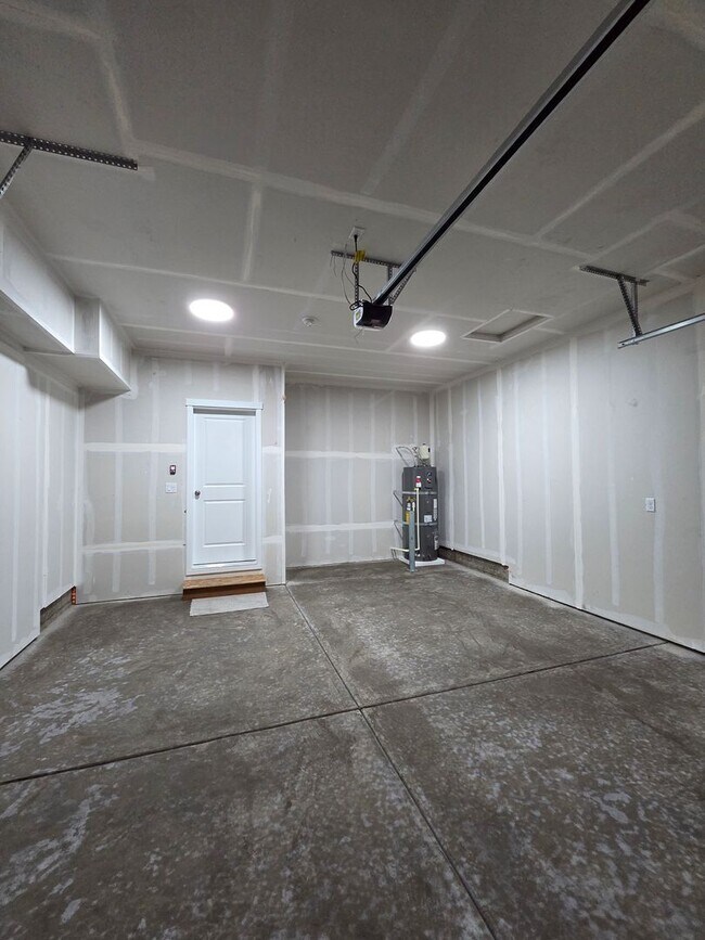 Building Photo - Brand New Large 2 bedroom 2.5 Bathrooms in Centralia