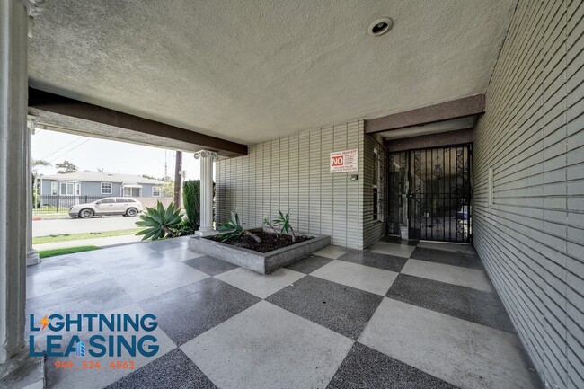 Building Photo - 532 E Arbor Vitae St