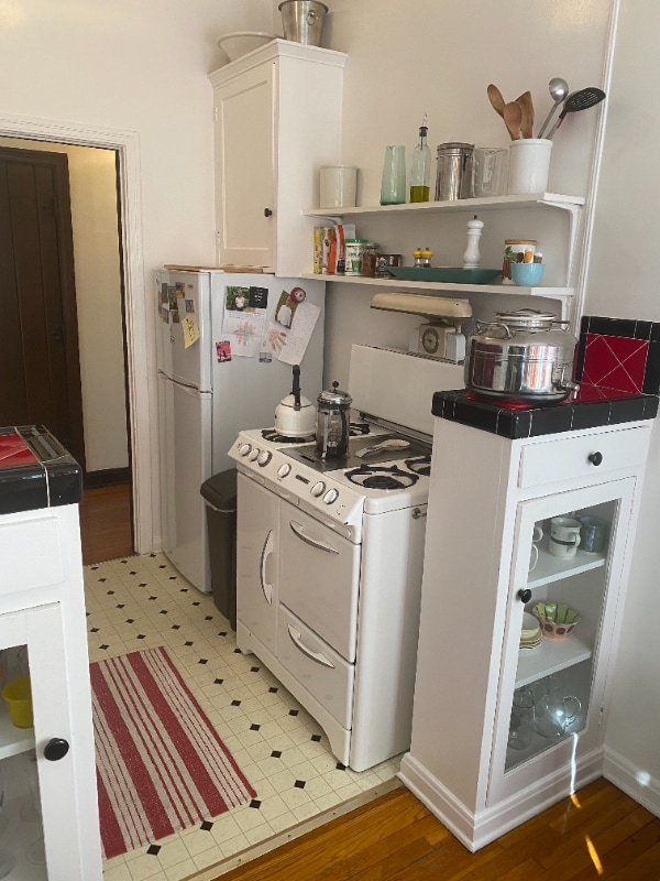 Building Photo - 414 N Sycamore Ave