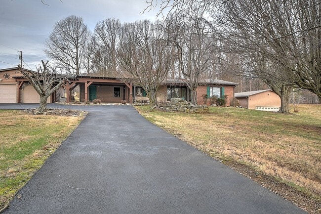 Building Photo - 563 Hales Chapel Rd