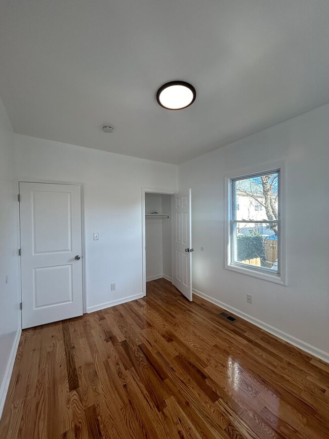 Building Photo - Amazing 2 bedroom with large bonus room for rent in Asbury Park!