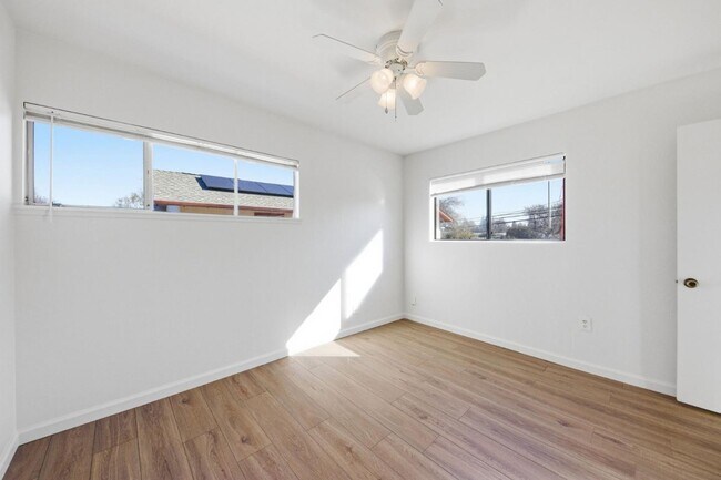 Building Photo - 614 Redwood Ave