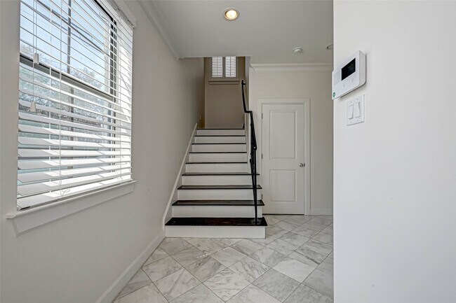 Building Photo - 2516 Bevis St