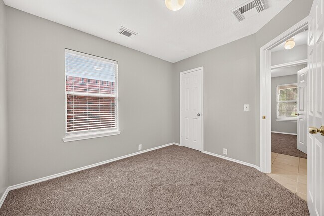 Building Photo - 14922 Sugar Sweet Dr